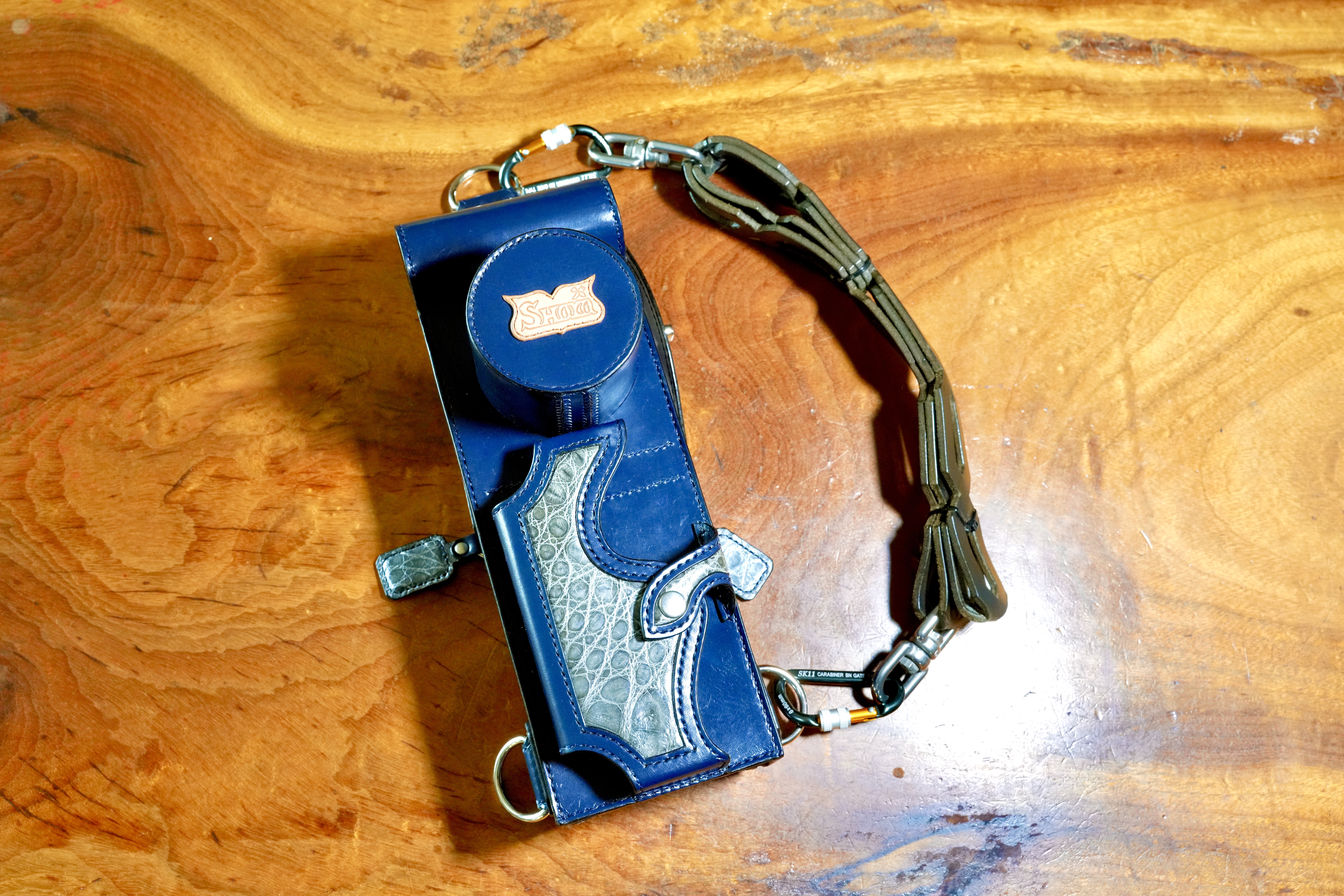 オーダーメイド革製品制作の様子